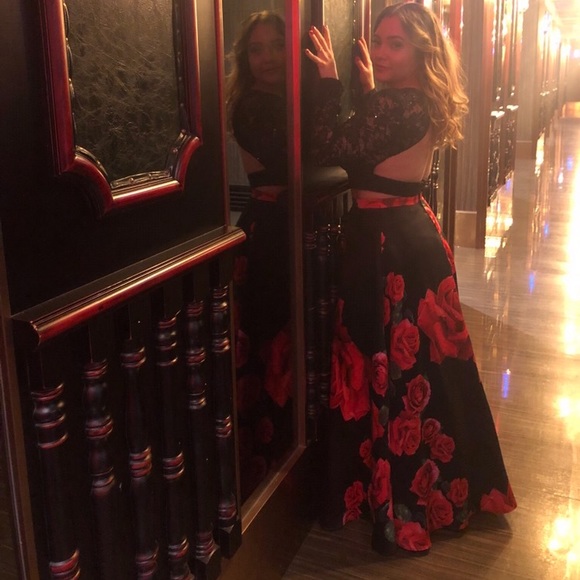 Two piece B. Darlin Skirt and blouse. - Picture 7 of 8